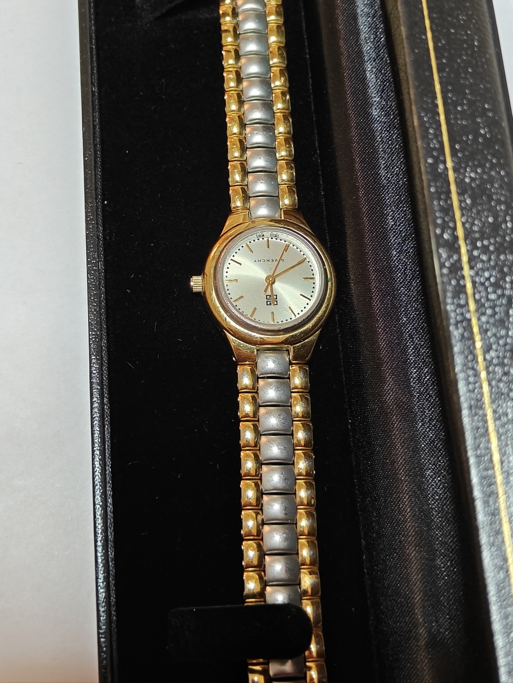 Vintage Authentic Givenchy Ladies Watch Cleaned New Battery - Picture 2 of 16